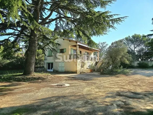 Villa 5 Chambres avec piscine et vaste dépendance