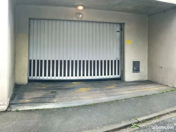 Place de parking Jean-Jaurès Madeleine sécurisée