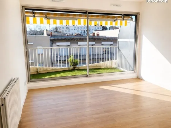 Studio rénové 30 m2 avec terrasse
