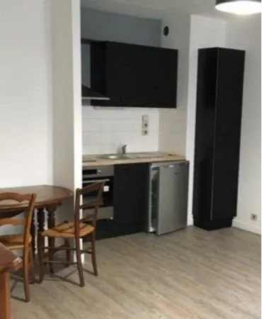 Studio meublé 30m2+cave centre Bourges