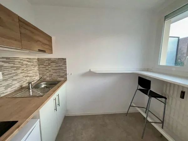 À louer / Studio 22 m² avec balcon, proche gare centre de Reims