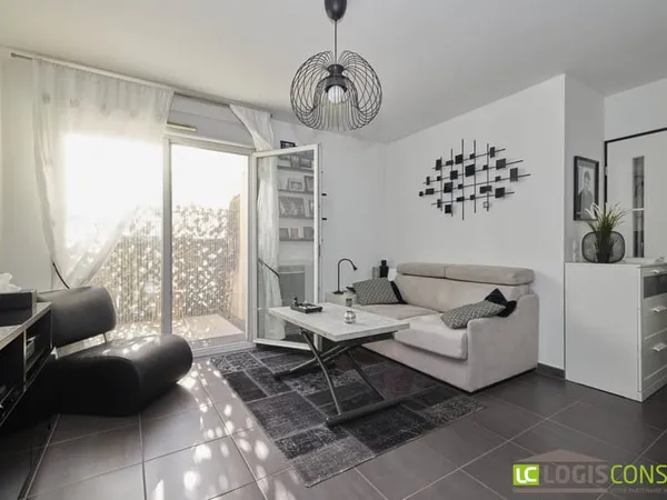 APPARTEMENT-DERNIER ÉTAGE-VILLA LAETITIA