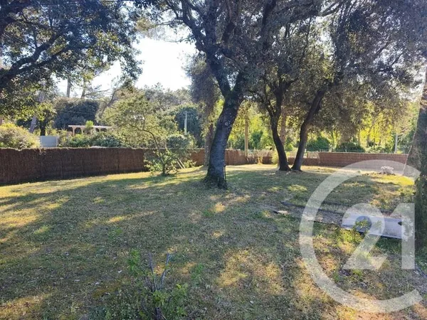Terrain 448 m²