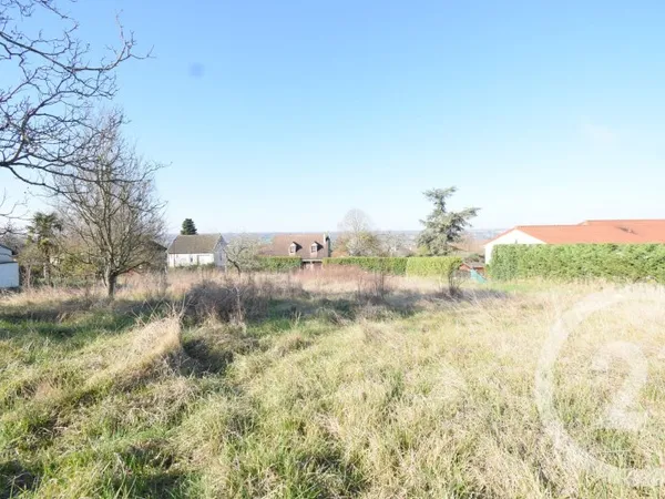 Terrain 999 m²