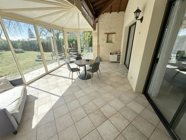 MAISON DE PLAIN PIED RENOVEE 132M 2 AVEC JARDIN ET VERRANDA