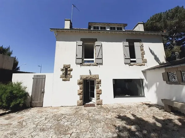 Maison T4 bis située en deuxième ligne avec bel aperçu sur la Baie