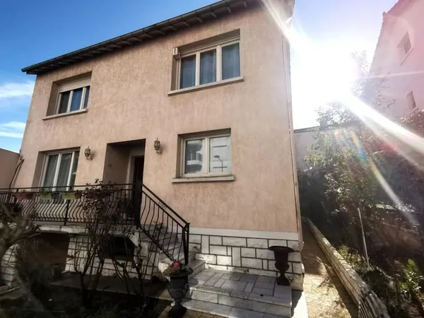 94400 VITRY MAISON 7/8 PIECES 176.63 M² SUR UN TERRAIN DE 310 M² AVEC UN GARAGE