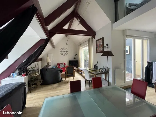 Duplex 115 m² - 4 chambres - dernier étage - terrasse & patio - box - gare à pied