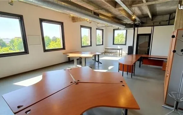 Local pro / bureaux 92 m² Roubaix - Parking gratuit - Extension possible