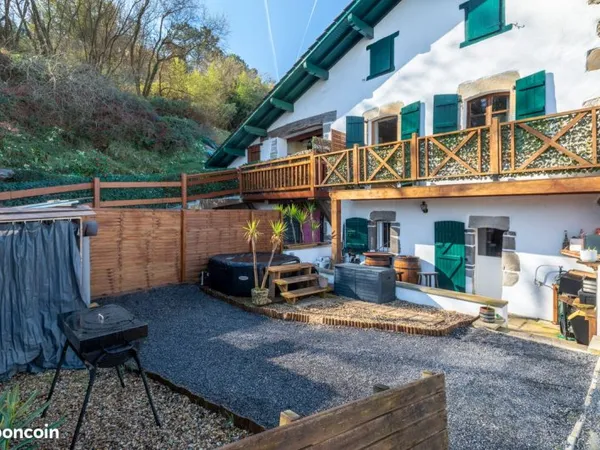 Vente d'un appartement type T6, maison mitoyenne