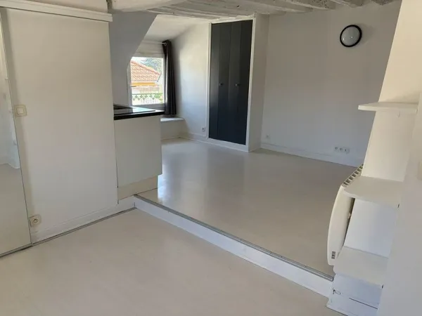 145.000E studio lumineux 25m2 fourqueux/st germain en laye