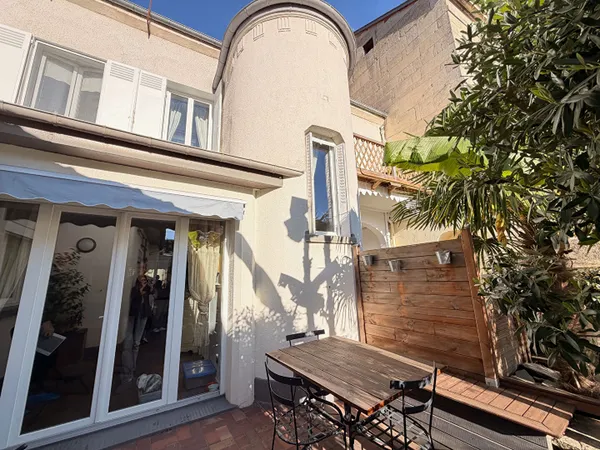 NOAILLES ..Maison 8 pièces, séjour double, 4 chambres, bureau, terrasse, stationnement, jardin