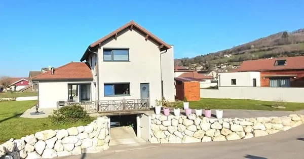 Maison moderne sur 1000 m2 de terrain
