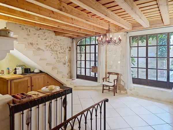 Maison Villeneuve Les Avignon 6 pièce(s) de173 m2 habitables, terrasse de 22 m² avec vue sur le pala
