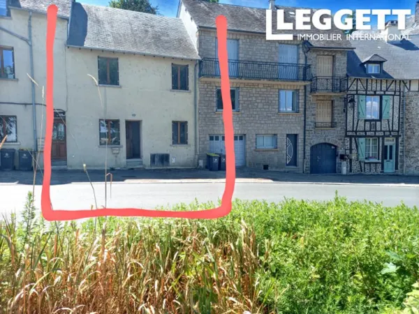 Maison de ville sur trois niveaux avec quatre chambres, cuisine/salon, salle de bain et WC 160m2