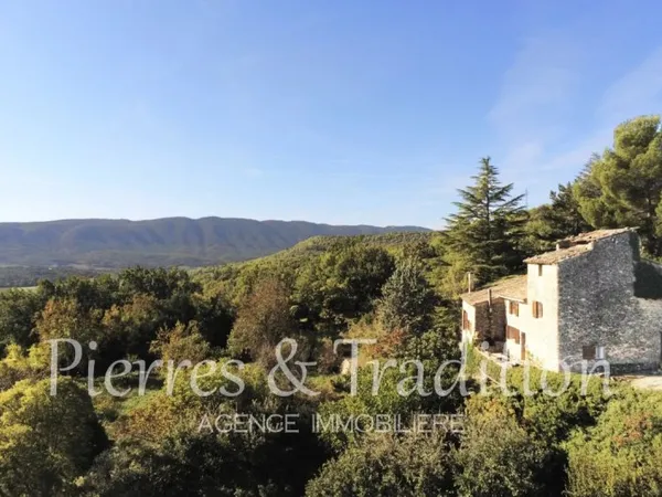 Luberon, authentique bergerie du XVIIIème avec vue dominante