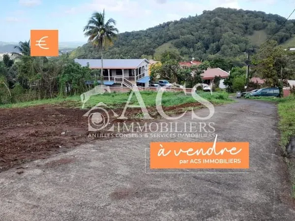 Terrain à vendre au quartier Desmarinières - RIVIERE-SALEE