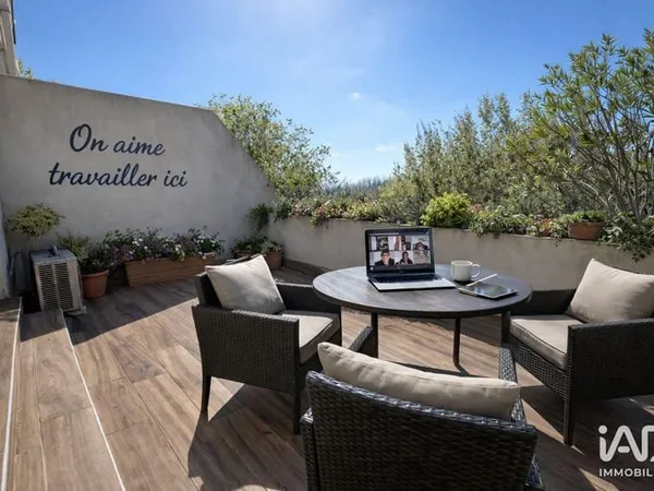Immeuble commercial 97 m²