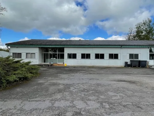 Local 700 m²