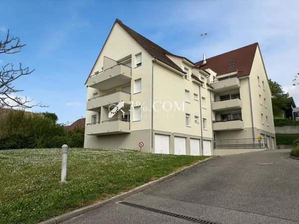 3%COM beau F3 avec terrasse et 2 places de parking- cave