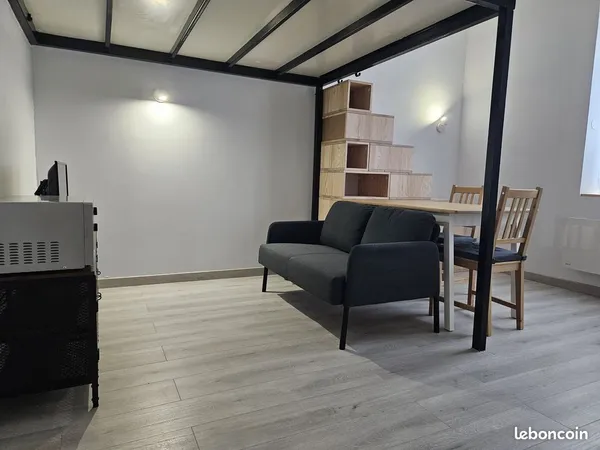 Studio rénové 21 m² - Meublé - Mezzanine