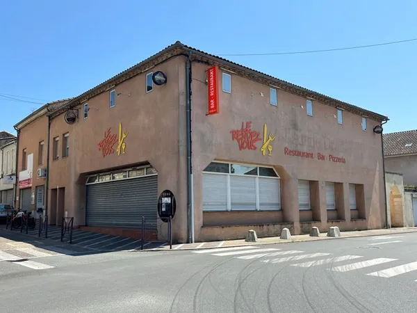 Immeuble de 8 appartements et locaux commerciaux au centre de Miramont de Guyenne