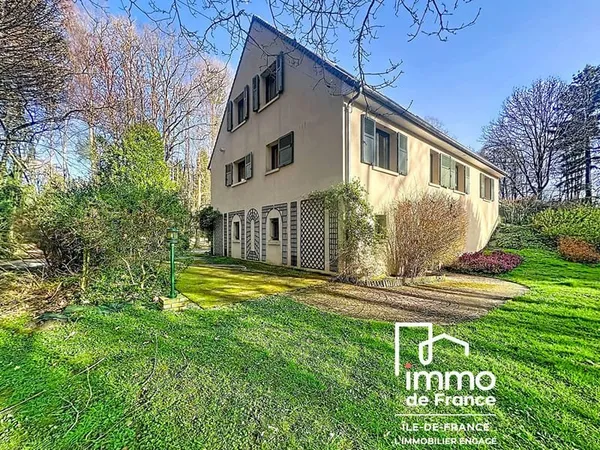 Maison 8 pièces de 192m² à Vendre - SAINT-PREST
