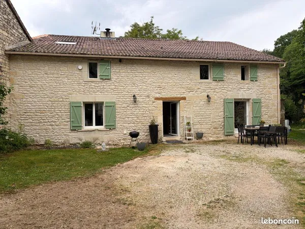 🏡 Maison 160 m² - Ancienne grange rénovée - 3 chambres - Terrain 1500 m² + grottes - Calme absolu - 