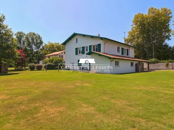Maison Familiale divisée en 2 appartements