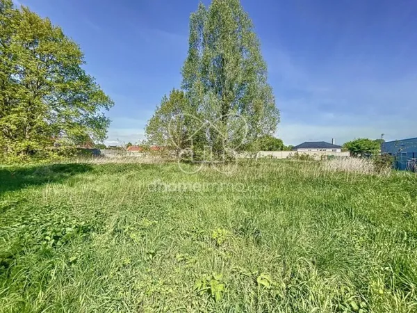 Terrain 880 m²