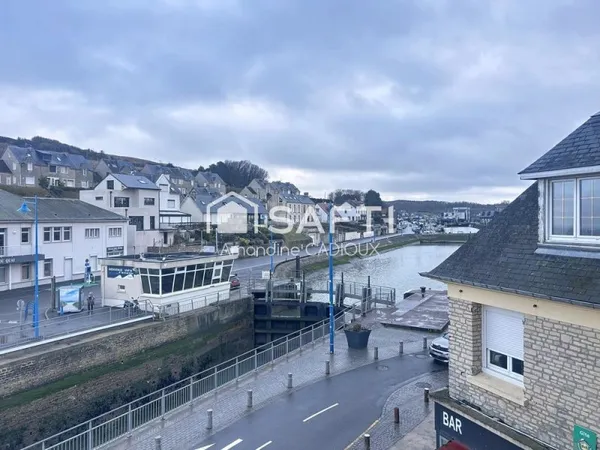 située à Port en Bessin avec vue sur la mer