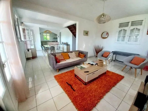 Villa à vendre, 6 pièces LE GOSIER (971) GUADELOUPE, 120 M2 proche centre