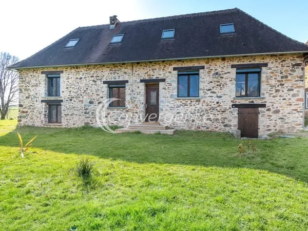 Maison en pierres rénovée, grange, vue dégagée au calme