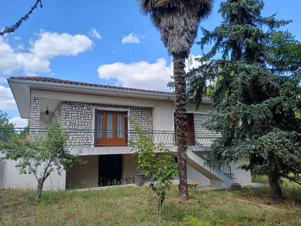 Maison familiale - Proximité commerces - écoles