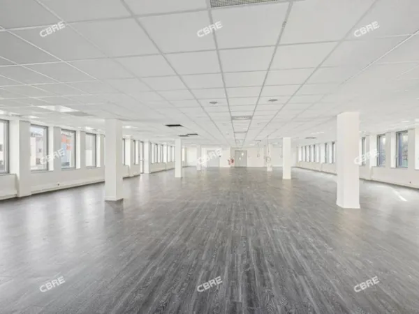 Bureau 610 m²