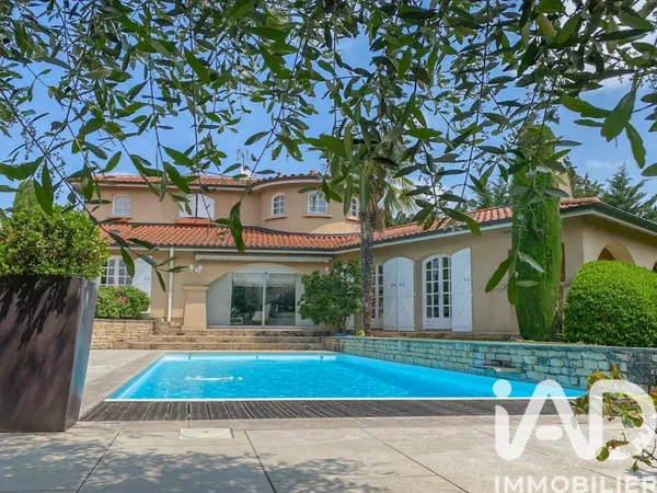 Maison 8 pièces 284 m²