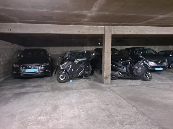 Parking 13 m²