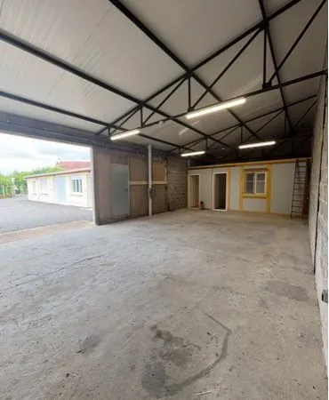 Local stockage 77m2