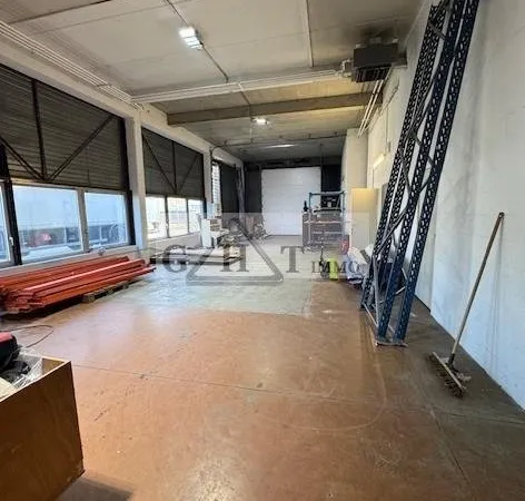 Local d'activité à louer 195m2- Trappes (Yvelines, Île-de-France)