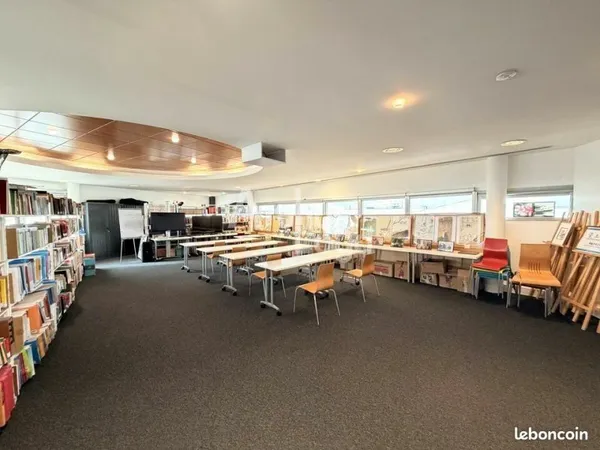 BUREAUX 242 m² CHASSENEUIL DU POITOU