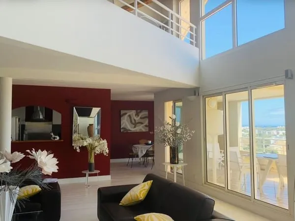 DUPLEX LUMINEUX AVEC VUE MER À 180° - SAINT-DENIS - 197m², 3 CHAMBRES, 630 000€ FAI