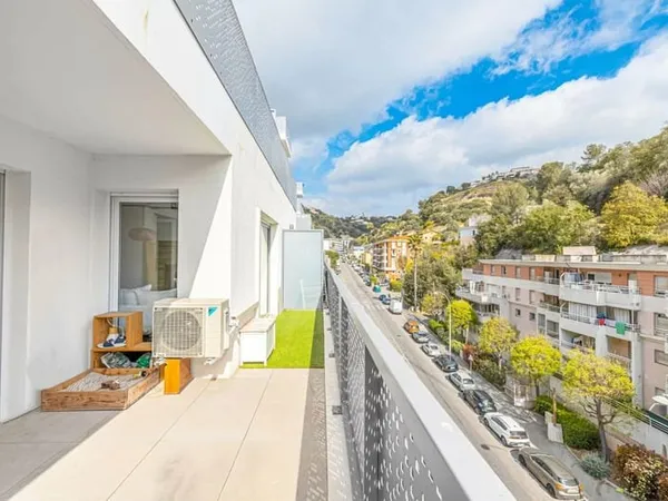 NICE OUEST / CANTA GALET - Dans une résidence récente, grand studio de 32,62 m² avec terrasse, poss.