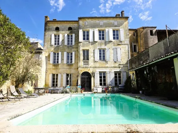 Maison de caractère avec maison d'amis au coeur de Castillon-la-Bataille