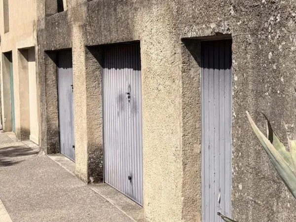 Garage/box 174 m² Cadenet