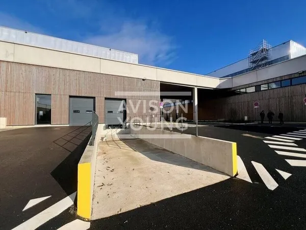 Local d'activité 1810 m²