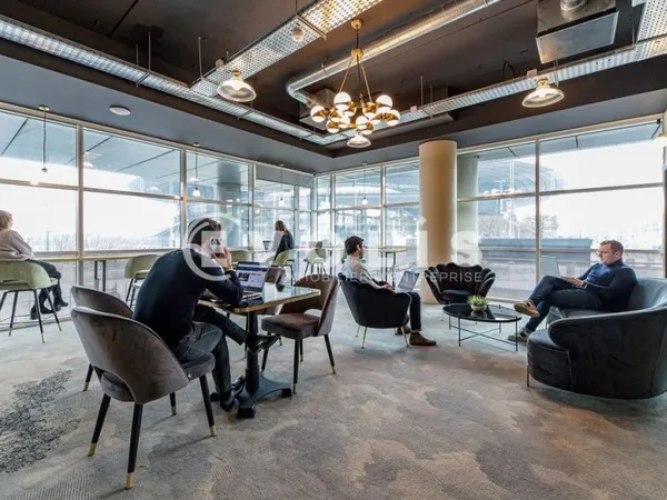 Bureaux - A LOUER - 6 postes disponibles