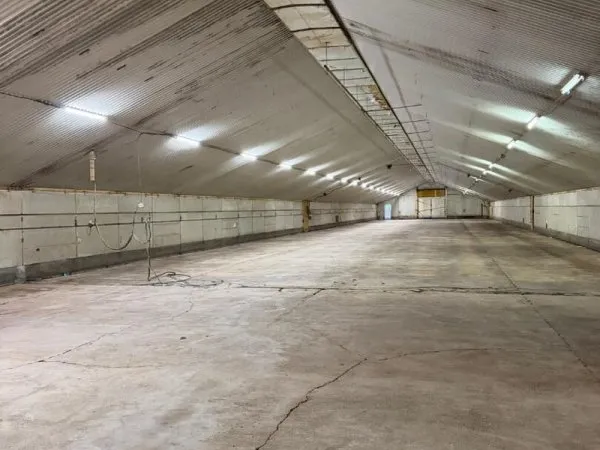 Entrepôt / local industriel 1200 m2