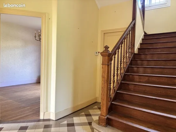 Maison 9 pièces 203 m²