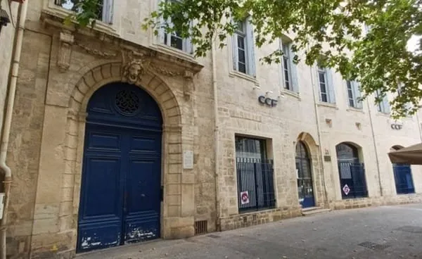 Bureaux 698 m²