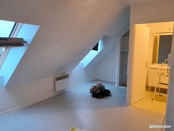Appartement mansardé d'environ 19m² (pour 15,40 m² loi Carrez) - 72 000